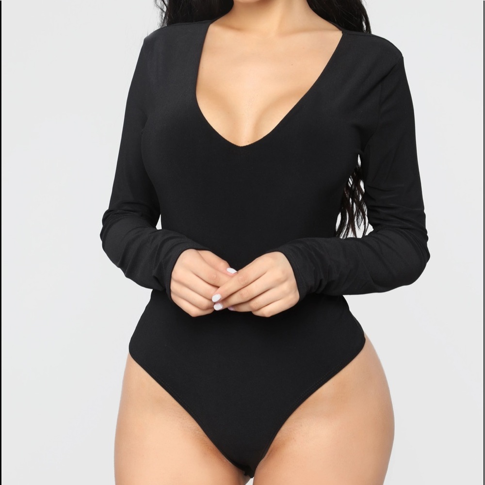 Fashion Nova Louise V neck bodysuit🖤